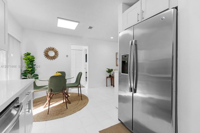 1428 NE 2nd Avenue 1, Fort Lauderdale, FL 33304
