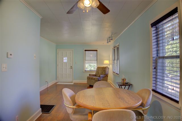 917 N Grant Avenue, Sand Springs, OK 74063