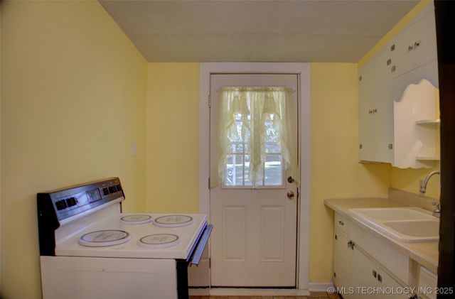 917 N Grant Avenue, Sand Springs, OK 74063