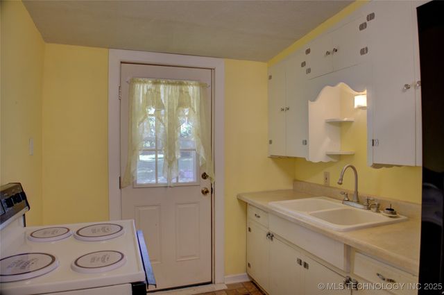 917 N Grant Avenue, Sand Springs, OK 74063