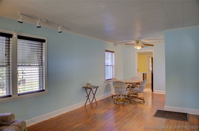 917 N Grant Avenue, Sand Springs, OK 74063