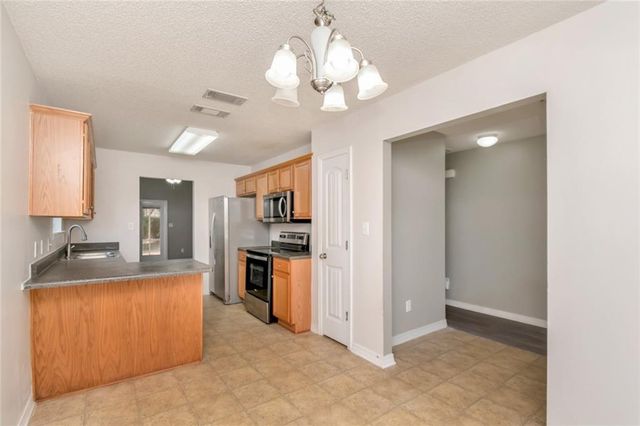 2122 Spring Grove W, Mobile, AL 36695