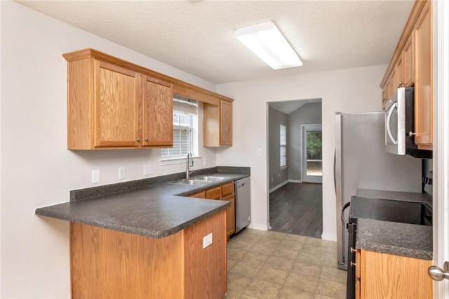 2122 Spring Grove W, Mobile, AL 36695