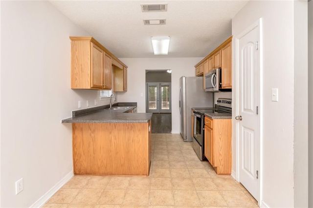 2122 Spring Grove W, Mobile, AL 36695