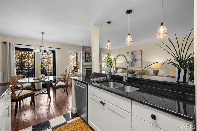 16176 Lea Oak Court, Chesterfield, MO 63017