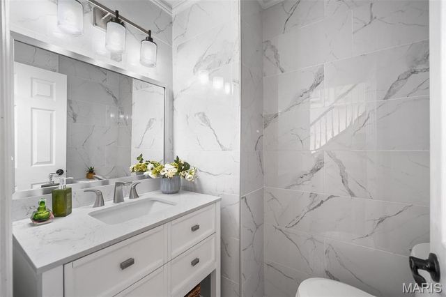 16176 Lea Oak Court, Chesterfield, MO 63017