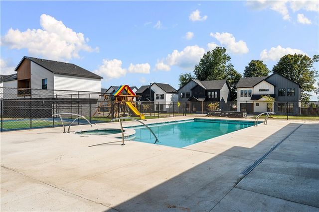 2600 W Bonnie Lane, Rogers, AR 72758
