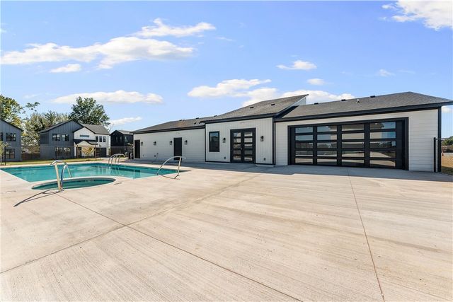 2600 W Bonnie Lane, Rogers, AR 72758