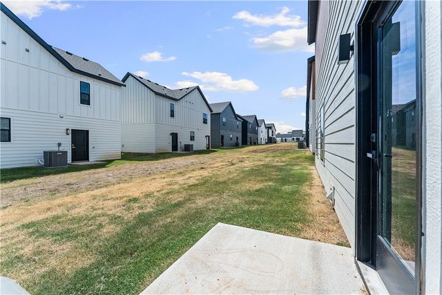 2600 W Bonnie Lane, Rogers, AR 72758