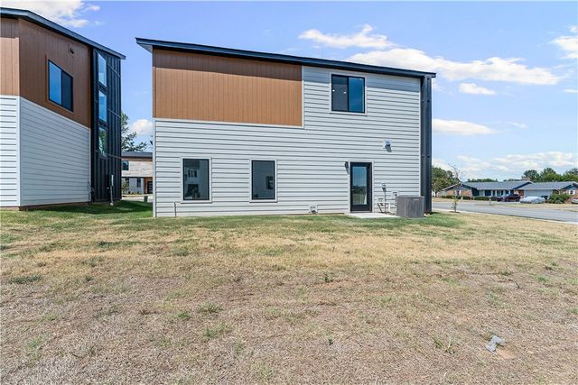 2600 W Bonnie Lane, Rogers, AR 72758