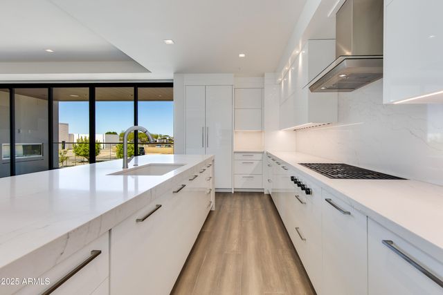 6587 N PALMERAIE Boulevard 2011, Paradise Valley, AZ 85253