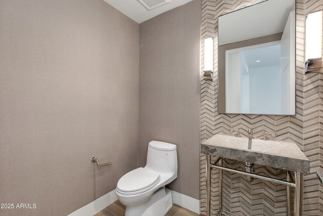 6587 N PALMERAIE Boulevard 2011, Paradise Valley, AZ 85253