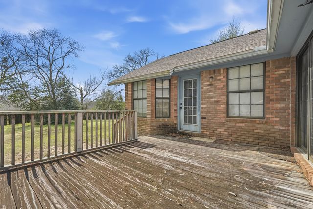 603 Moss Drive, Crestview, FL 32536