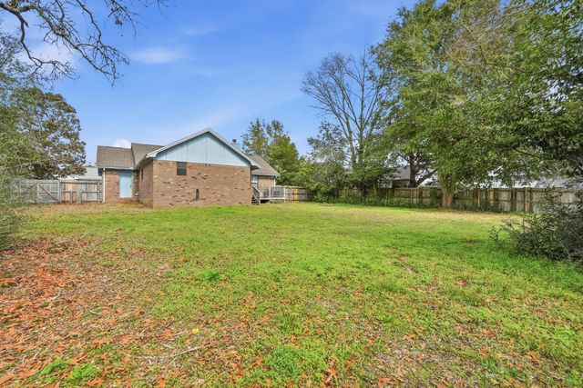 603 Moss Drive, Crestview, FL 32536