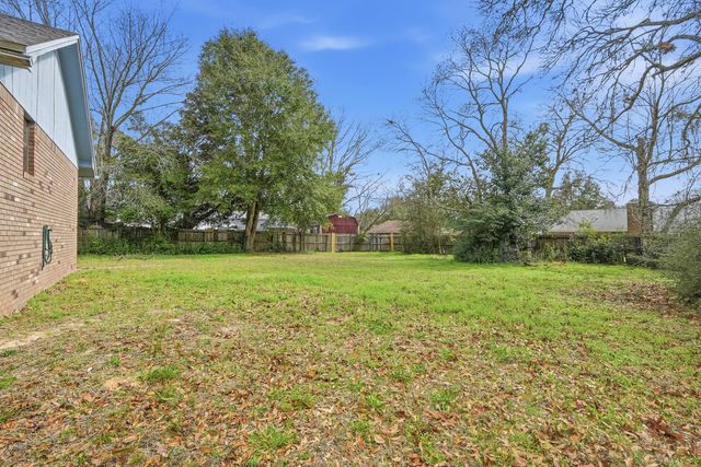 603 Moss Drive, Crestview, FL 32536