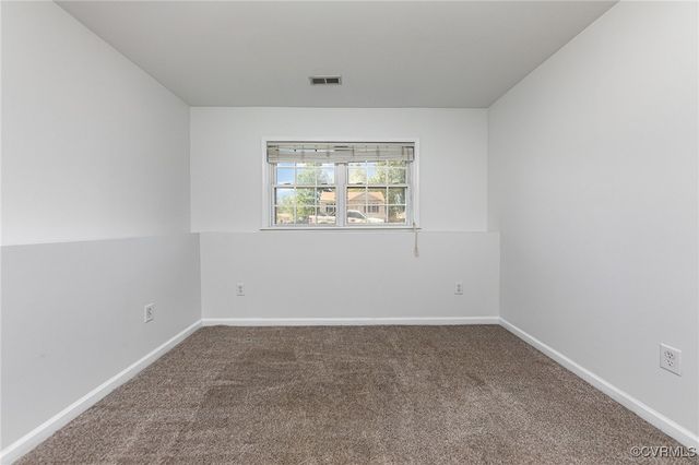 10701 Hamiltons Xing, Fredericksburg, VA 22408