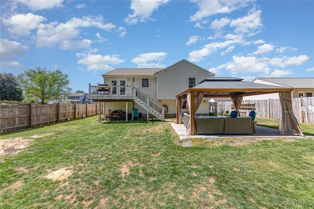 10701 Hamiltons Xing, Fredericksburg, VA 22408