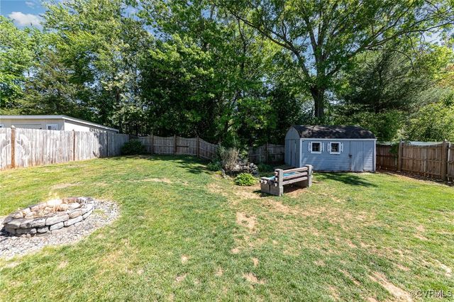 10701 Hamiltons Xing, Fredericksburg, VA 22408