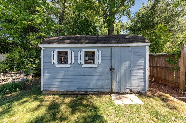 10701 Hamiltons Xing, Fredericksburg, VA 22408
