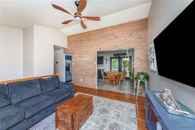 10701 Hamiltons Xing, Fredericksburg, VA 22408