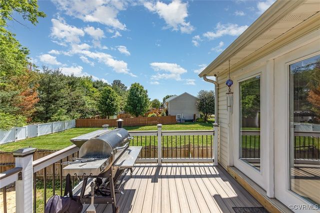 10701 Hamiltons Xing, Fredericksburg, VA 22408