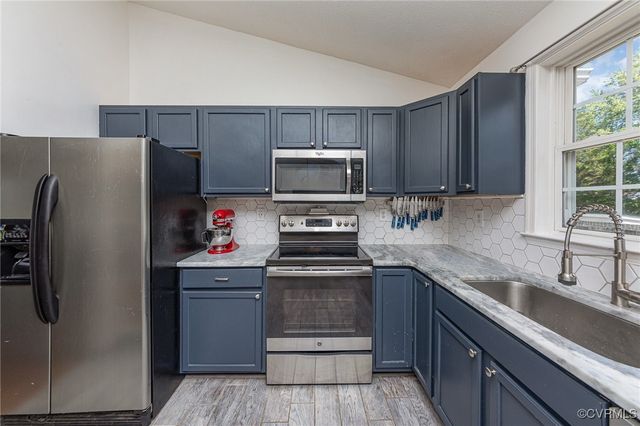 10701 Hamiltons Xing, Fredericksburg, VA 22408