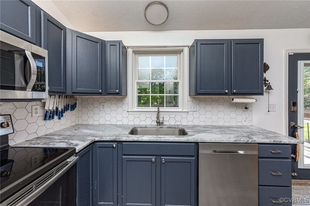 10701 Hamiltons Xing, Fredericksburg, VA 22408