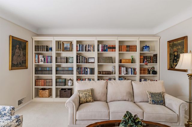 399 Chalfonte Avenue, Grosse Pointe Farms, MI 48236