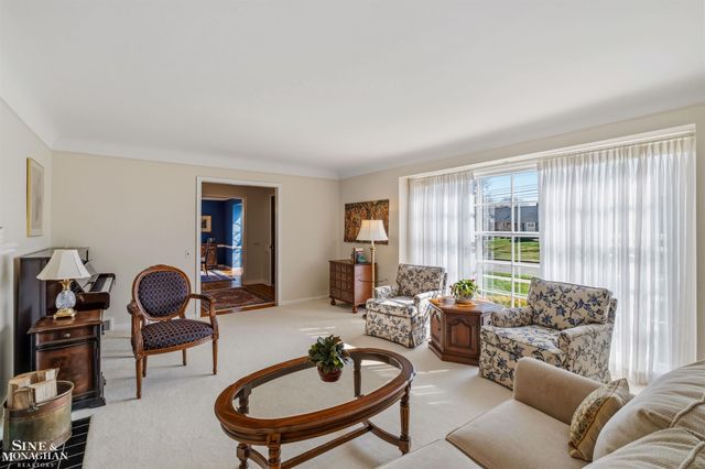 399 Chalfonte Avenue, Grosse Pointe Farms, MI 48236