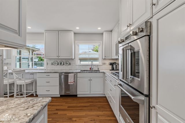 399 Chalfonte Avenue, Grosse Pointe Farms, MI 48236