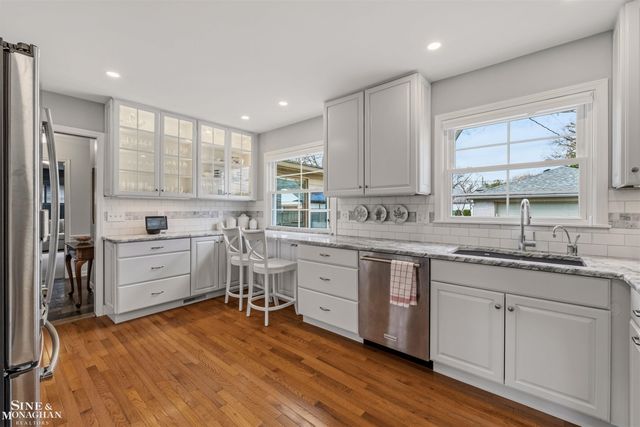 399 Chalfonte Avenue, Grosse Pointe Farms, MI 48236