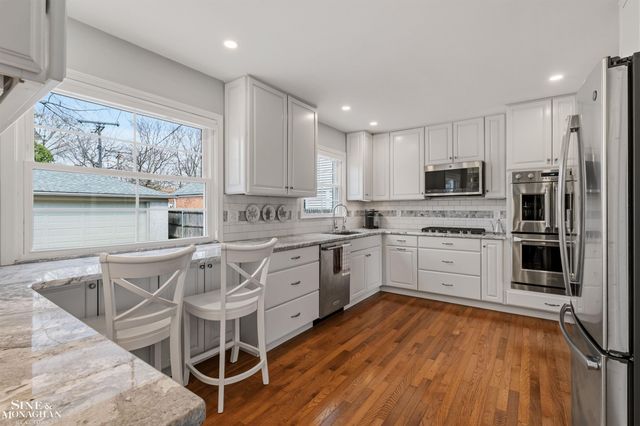 399 Chalfonte Avenue, Grosse Pointe Farms, MI 48236