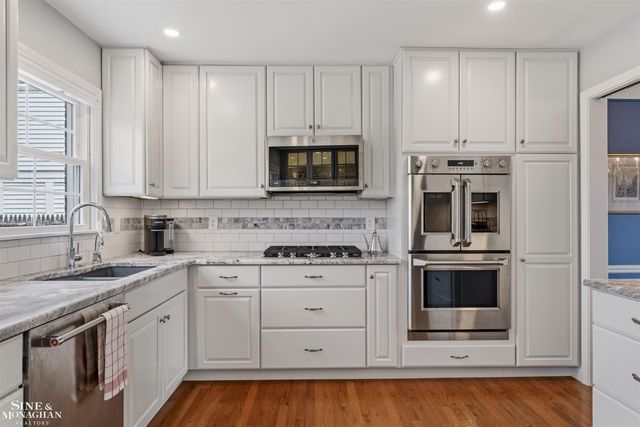 399 Chalfonte Avenue, Grosse Pointe Farms, MI 48236