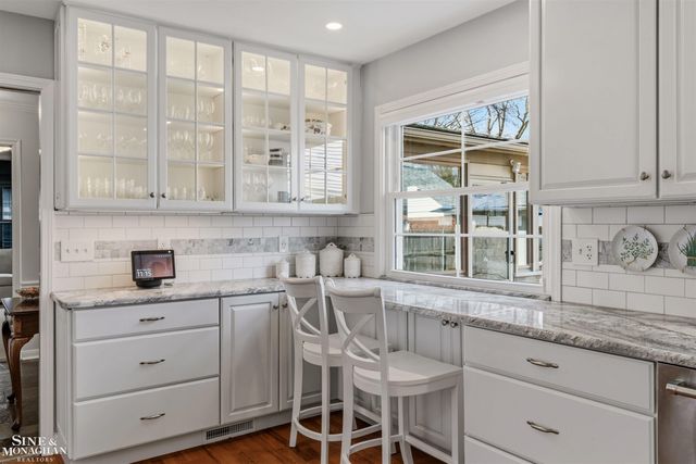 399 Chalfonte Avenue, Grosse Pointe Farms, MI 48236