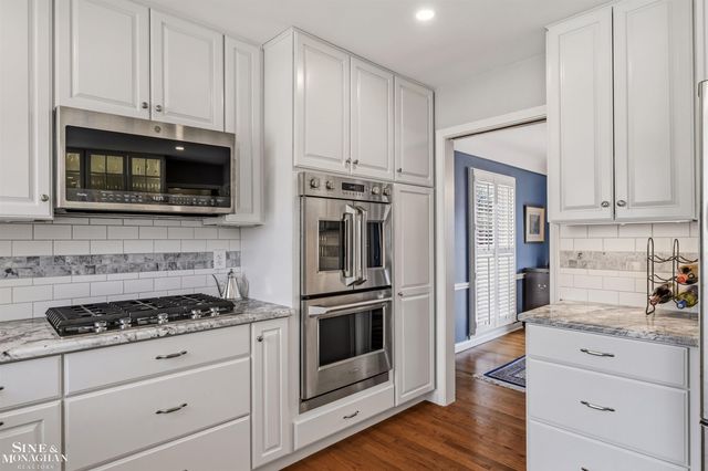 399 Chalfonte Avenue, Grosse Pointe Farms, MI 48236