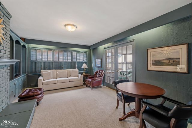 399 Chalfonte Avenue, Grosse Pointe Farms, MI 48236