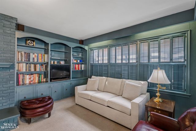 399 Chalfonte Avenue, Grosse Pointe Farms, MI 48236