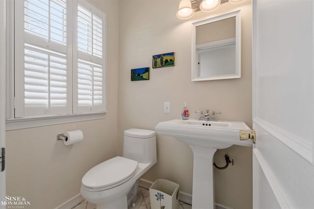 399 Chalfonte Avenue, Grosse Pointe Farms, MI 48236