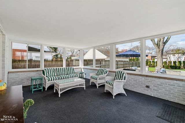 399 Chalfonte Avenue, Grosse Pointe Farms, MI 48236