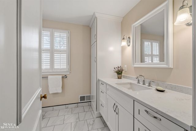 399 Chalfonte Avenue, Grosse Pointe Farms, MI 48236