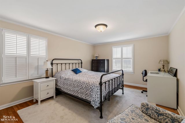399 Chalfonte Avenue, Grosse Pointe Farms, MI 48236