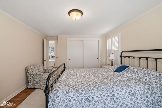 399 Chalfonte Avenue, Grosse Pointe Farms, MI 48236
