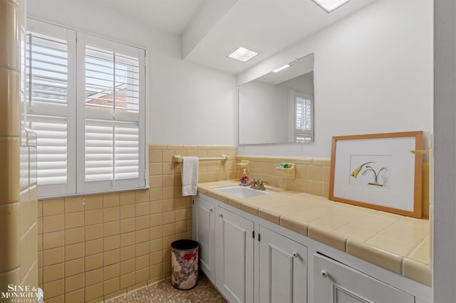 399 Chalfonte Avenue, Grosse Pointe Farms, MI 48236