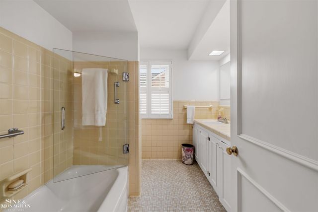 399 Chalfonte Avenue, Grosse Pointe Farms, MI 48236