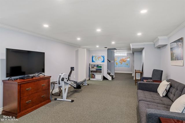 399 Chalfonte Avenue, Grosse Pointe Farms, MI 48236