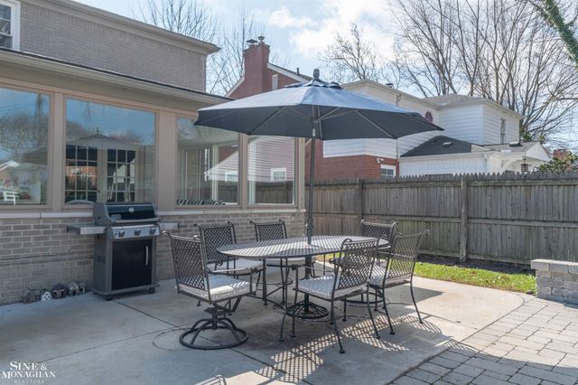399 Chalfonte Avenue, Grosse Pointe Farms, MI 48236
