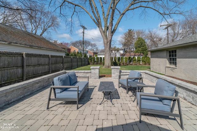 399 Chalfonte Avenue, Grosse Pointe Farms, MI 48236