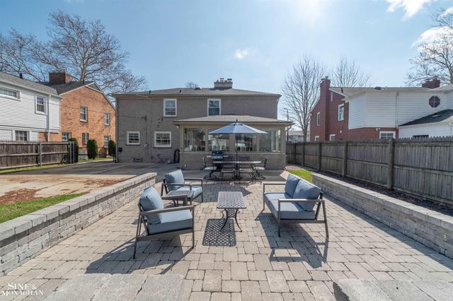 399 Chalfonte Avenue, Grosse Pointe Farms, MI 48236