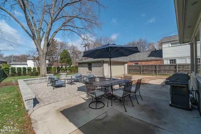 399 Chalfonte Avenue, Grosse Pointe Farms, MI 48236
