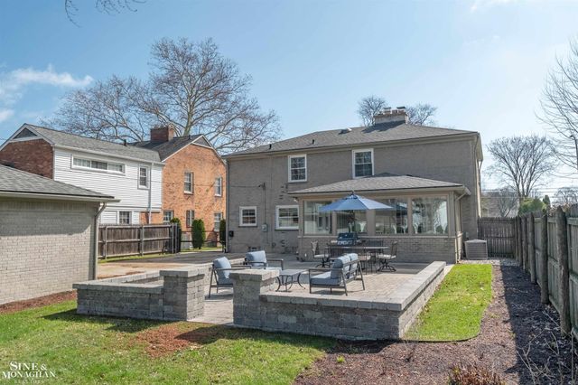399 Chalfonte Avenue, Grosse Pointe Farms, MI 48236